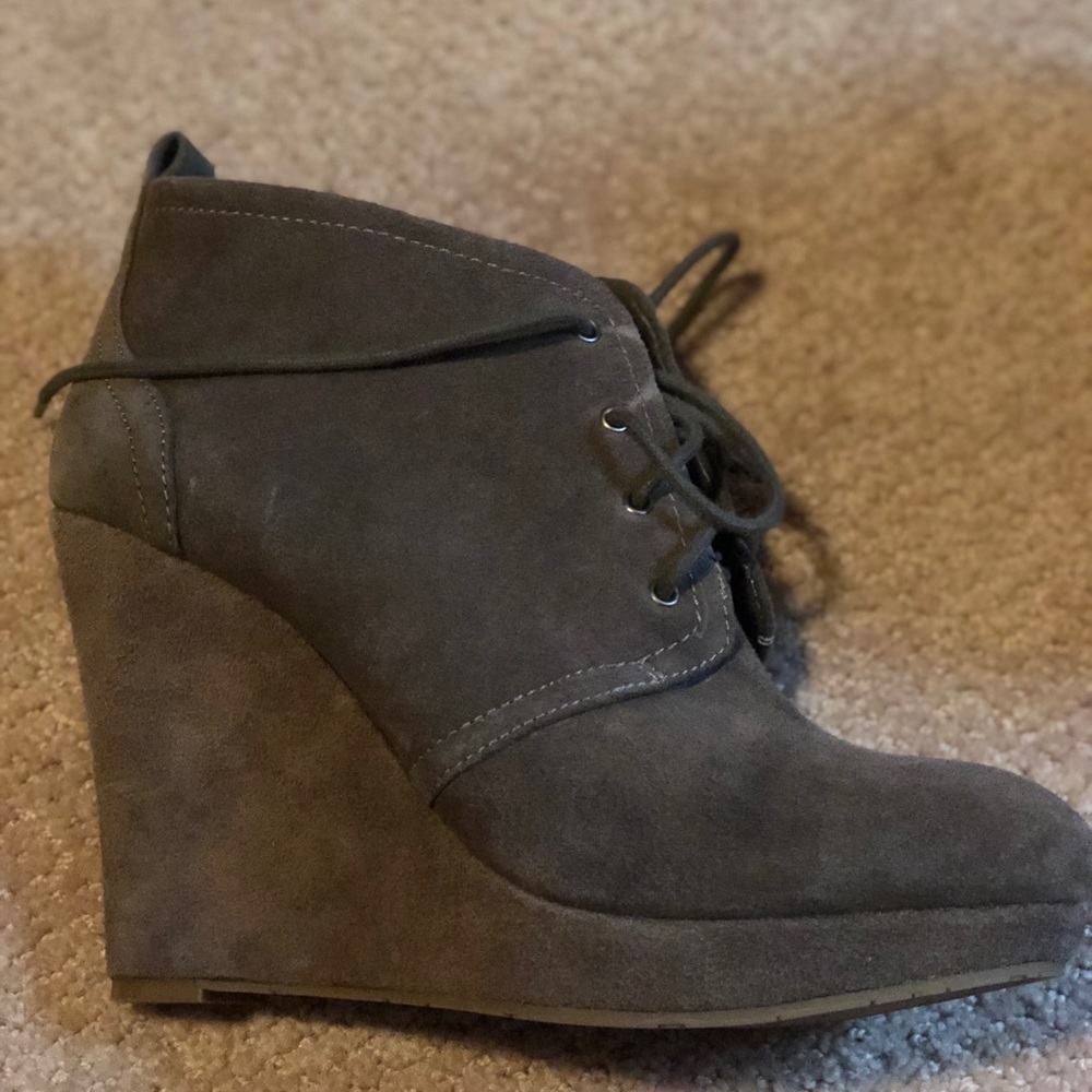 Size 9 Jessica Simpson booties. Perfect for Fall!